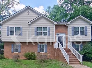 1900 Surrey Trl SE, Conyers, GA 30013
