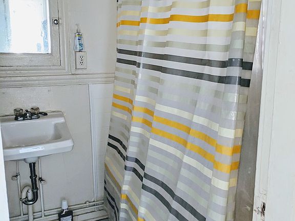 3rd image of 2034 Park Ave APT 1