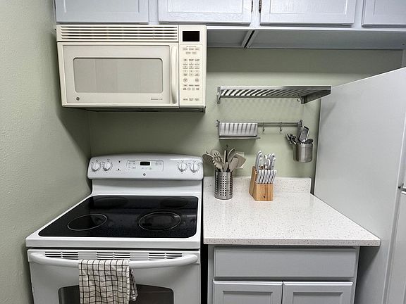 5th image of 1150 Golden Cir APT 112