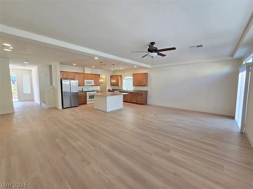 4 bed, 2.5 bath, 2277 sqft, $2,520 — Photo 3