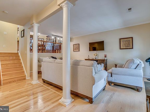 3rd image of 6218 Oaklawn Ln