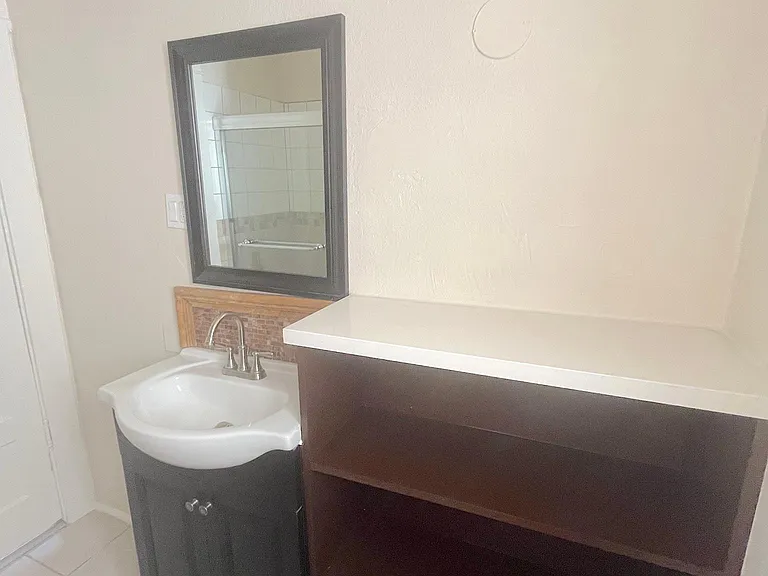 744 Pine Ave #11 — Photo 7