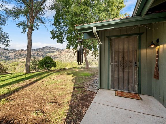 4th image of 38570 Rustic Ln