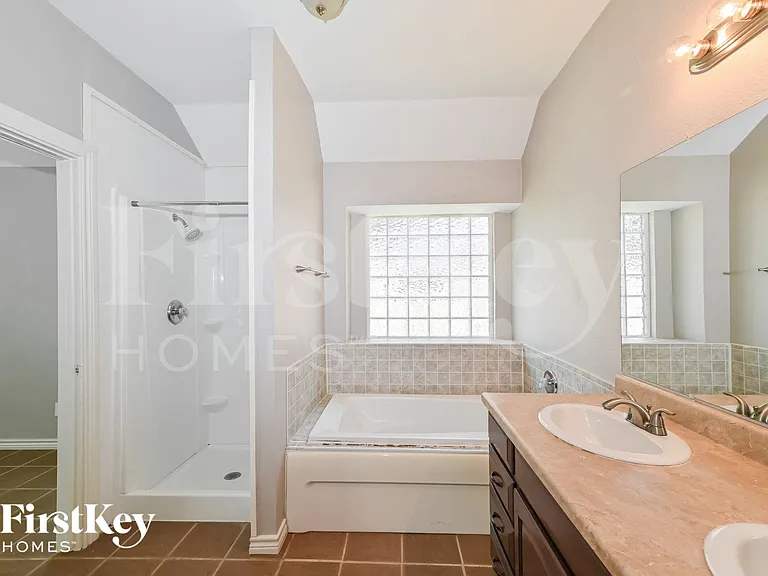 4447 Donalbain Dr — Photo 10