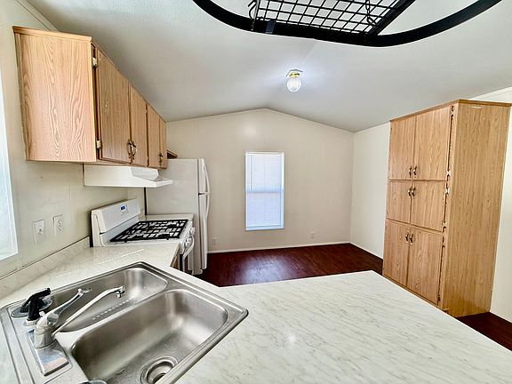 4th image of 313 12th St Unit 14