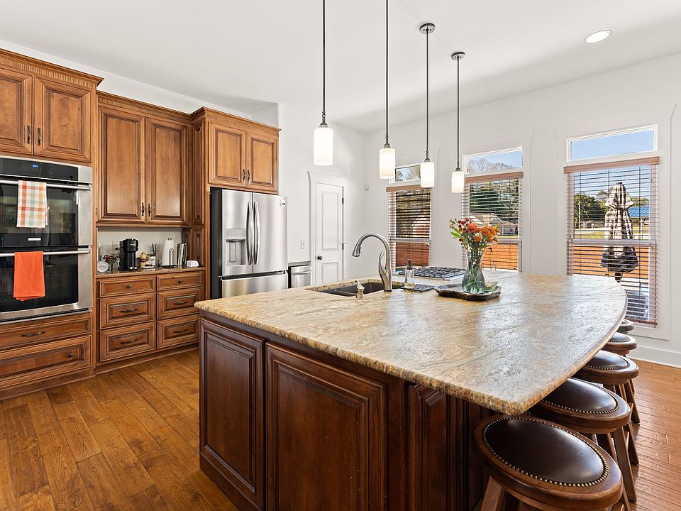 1st image of 1275 Heather Way