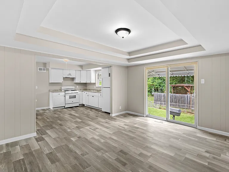 901 Cadora Dr — Photo 10