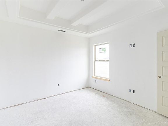 4th image of 1102 W Dukakis Ave