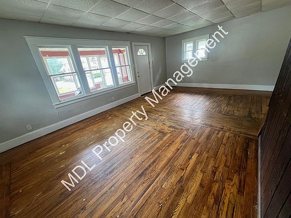 2nd image of 2211 Benjamin St