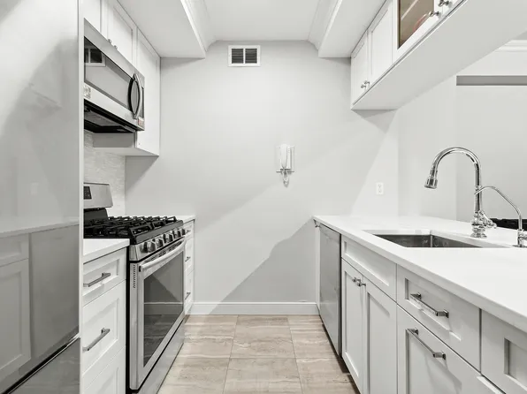 166 East 63rd Street image 2 of 8