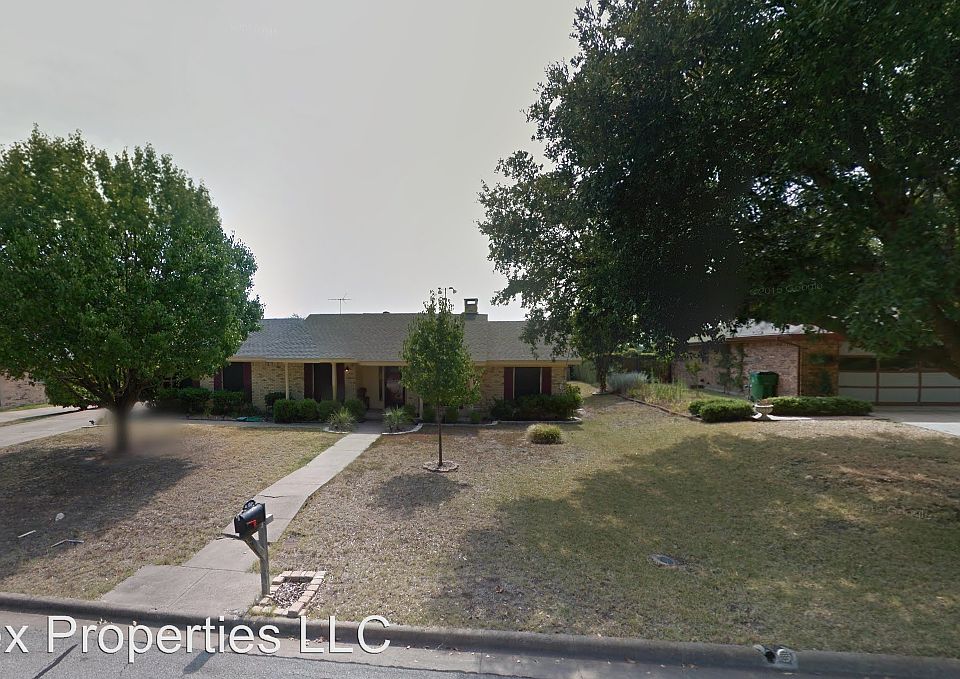 2nd image of 605 Deer Dr