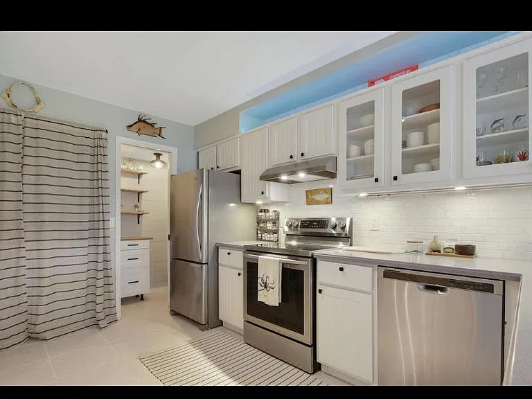 Maplecrest Cir — Photo 21