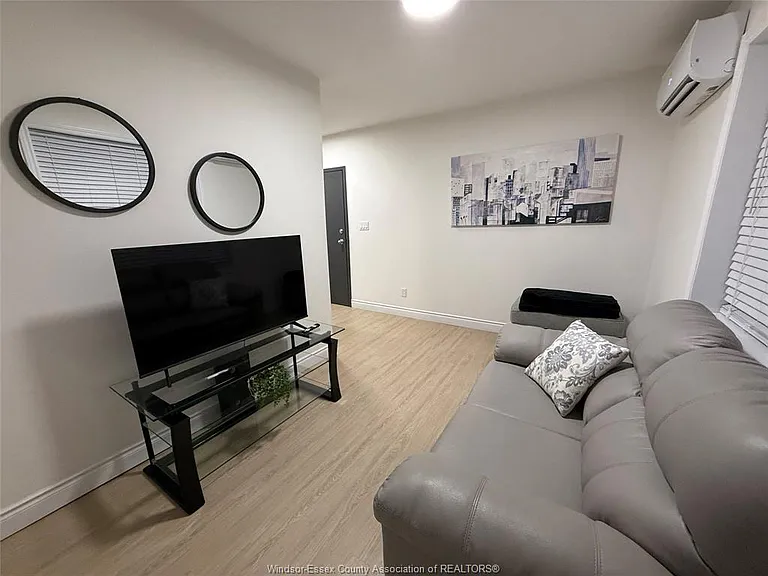 808 Ottawa St #3 — Photo 6