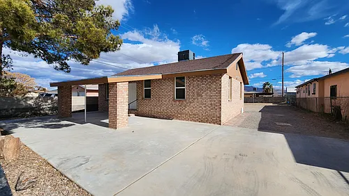 211 Edgewood Dr Photo 1