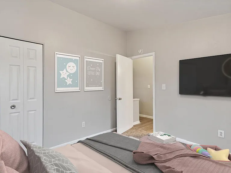 Village Grove Apartments — Photo 42