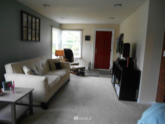 4th image of 6608 Commercial Avenue