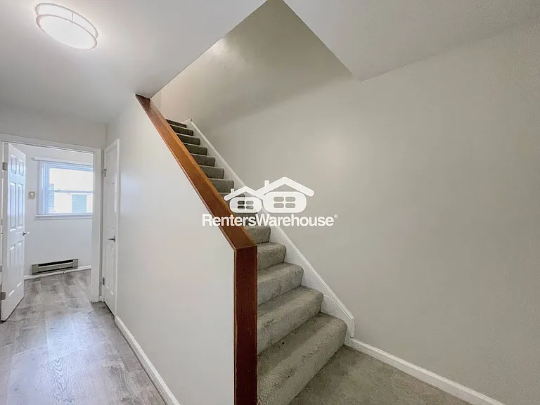527 W 20th St #402 — Photo 20