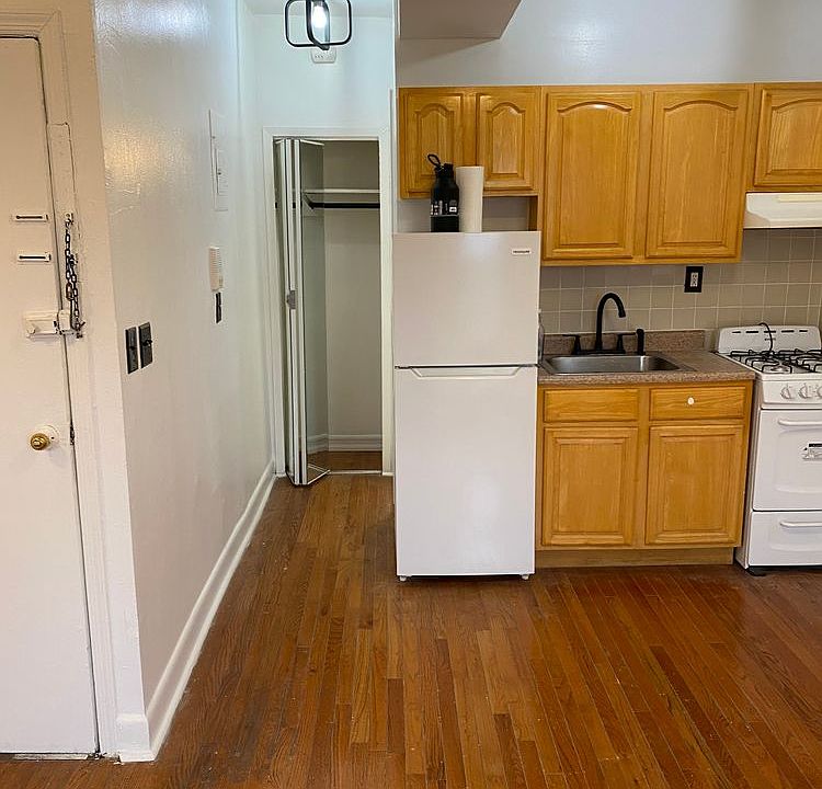 1st image of 240 Gates Ave APT 3R