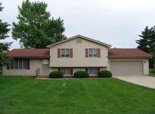 503 S McLean St, Hudson, IL