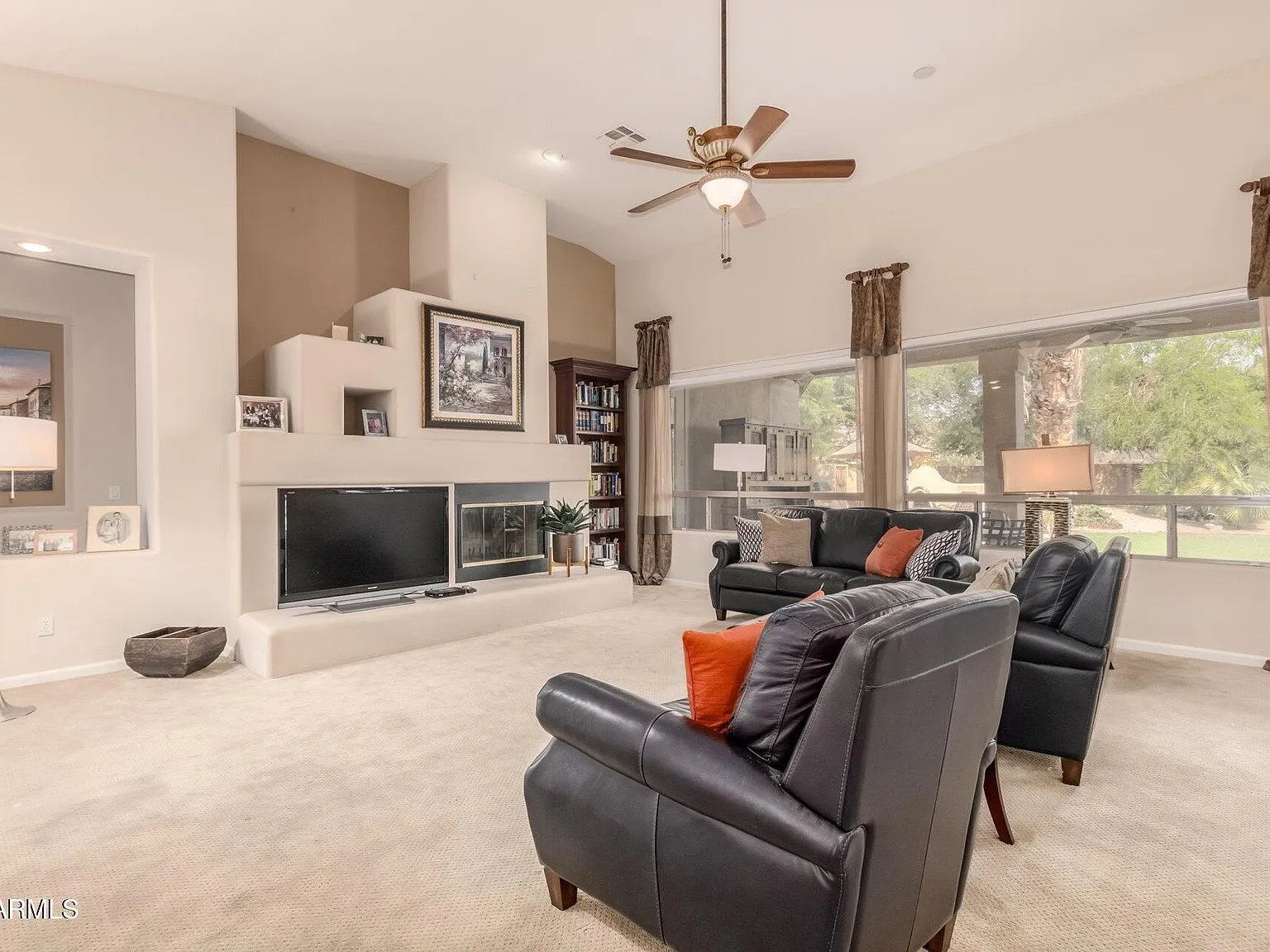 3 bed, 2.0 bath, 2342 sqft, $4,000 — Photo 3