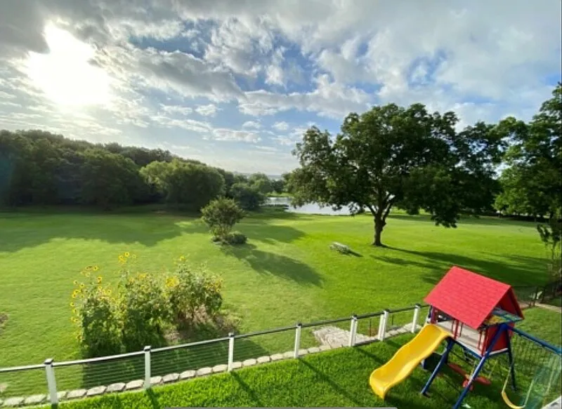 4 bed, 3.0 bath, 2100 sqft, $2,695 — Photo 3