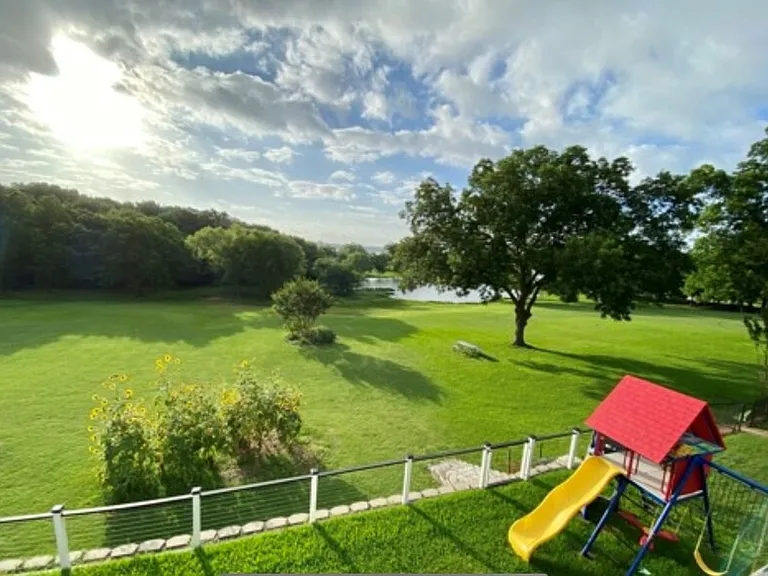 4322 Duck Pond Ln — Photo 3