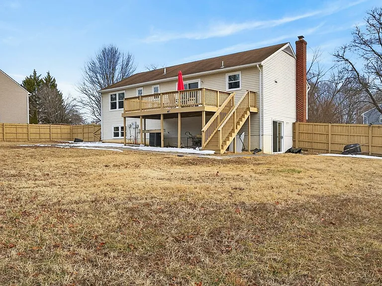 136 Stevens Dr — Photo 40