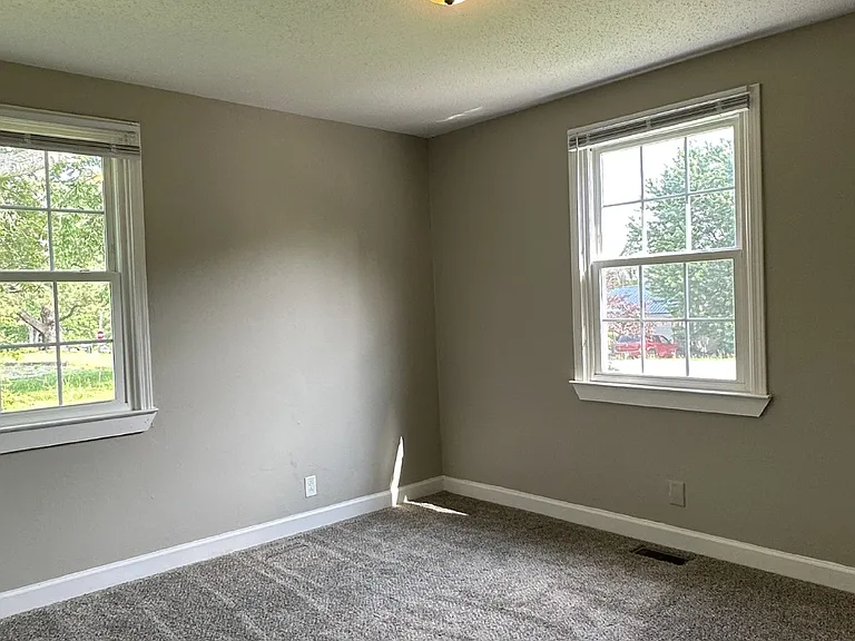 50 Maple St — Photo 8