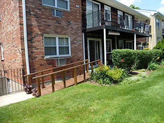2nd image of 3912 Wilshire Ln