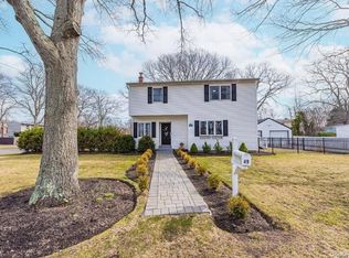49 Ridgeway Blvd, Bay Shore, NY 11706