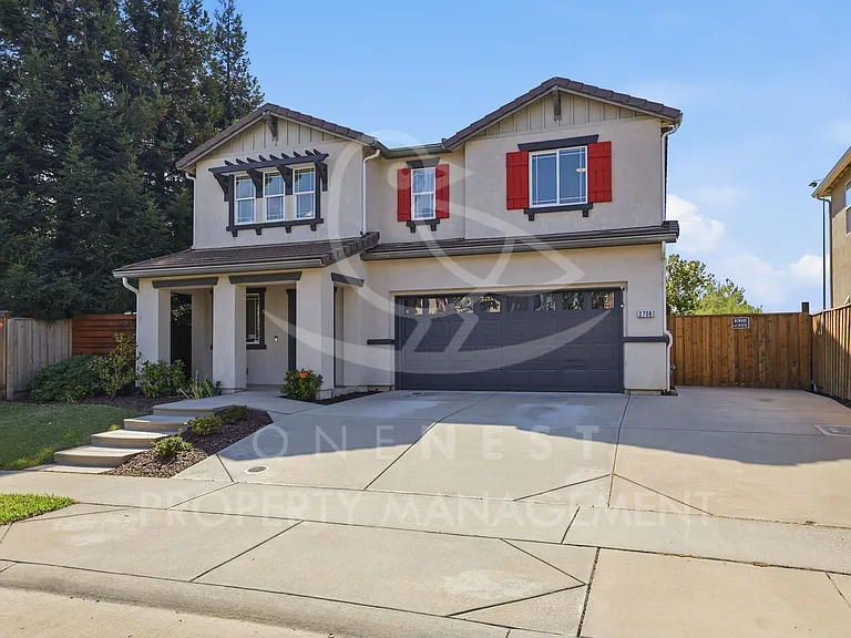2708 Woodfield Way — Photo 3