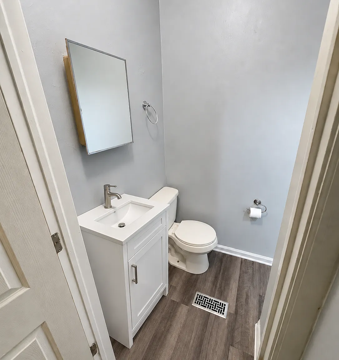 313 W 6th St — Photo 2