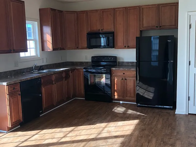 1025 Wellington Dr — Photo 6