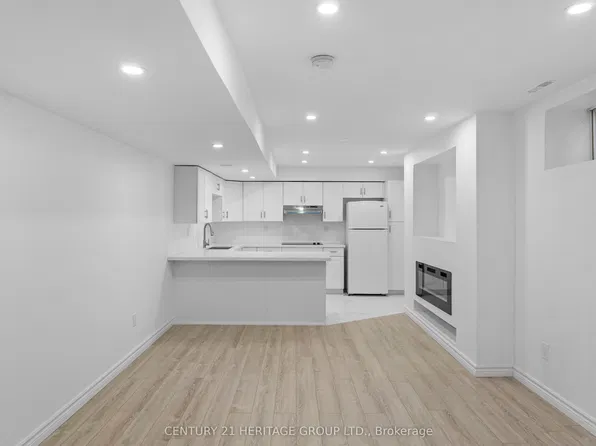 94 Charlton Blvd #Basement, Toronto, ON M2M 1B9
