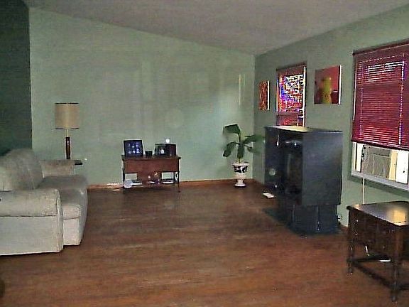 Living/Hardwood floor