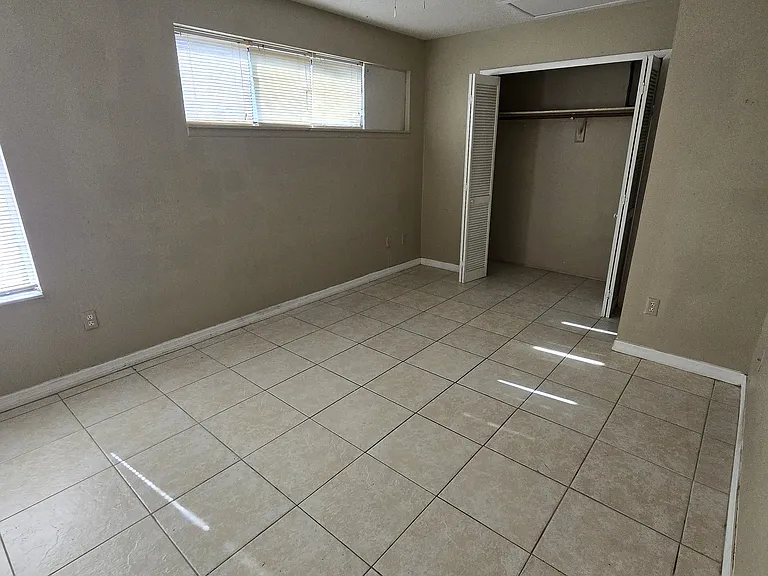 2806 Hunt Club Ln — Photo 10