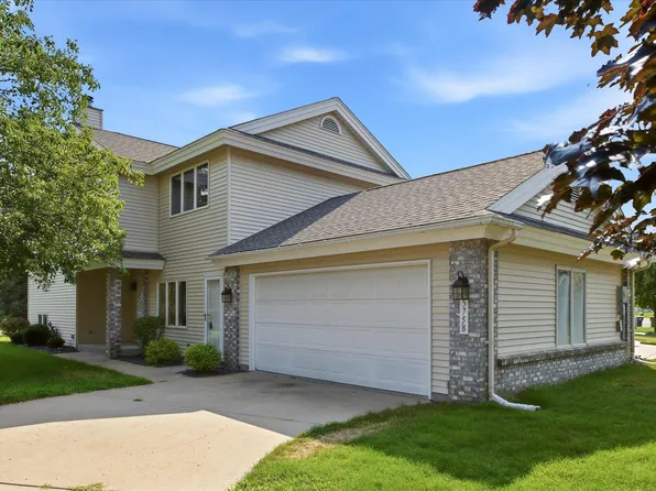 5758 Heather Ridge Dr, Shoreview, MN 55126