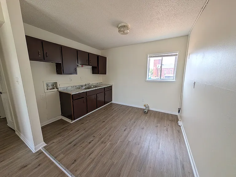 2012 Avenue H #C — Photo 2