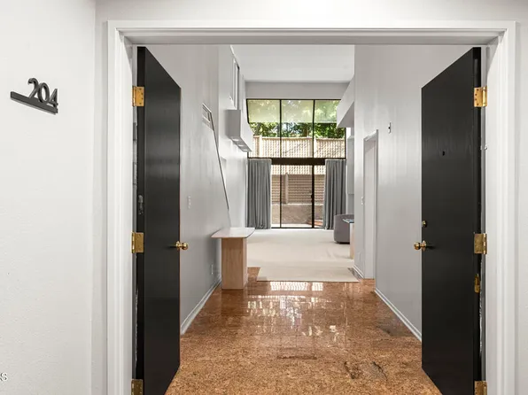 1520 S Beverly Glen Blvd APT 204, Los Angeles, CA 90024
