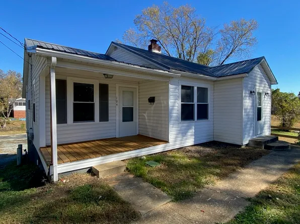 104 Hunter Pl NW, Lenoir, NC 28645