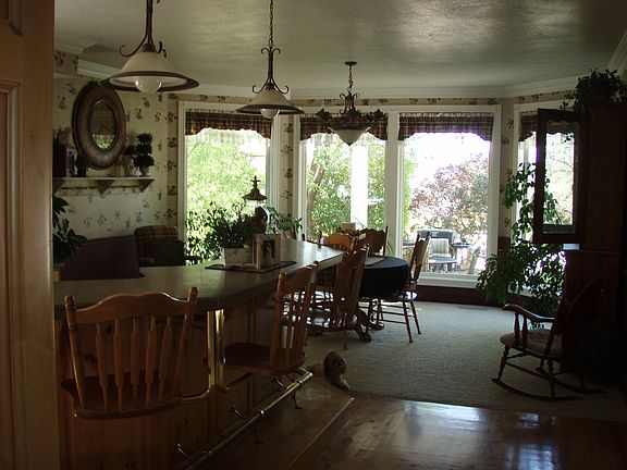 Dining and bar