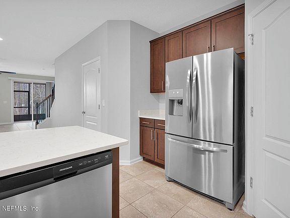 5th image of 66 Castro Ct