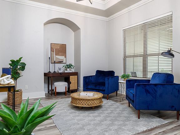 5th image of 101 Aldea St