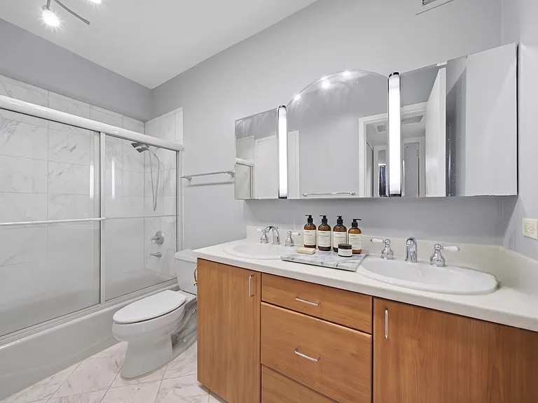 3200 N Lake Shore Dr #2102 — Photo 13