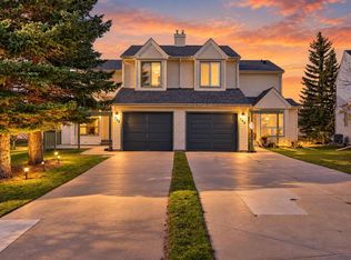 749 NE Sandringham Pl NW, Calgary, AB T3K 3Z1