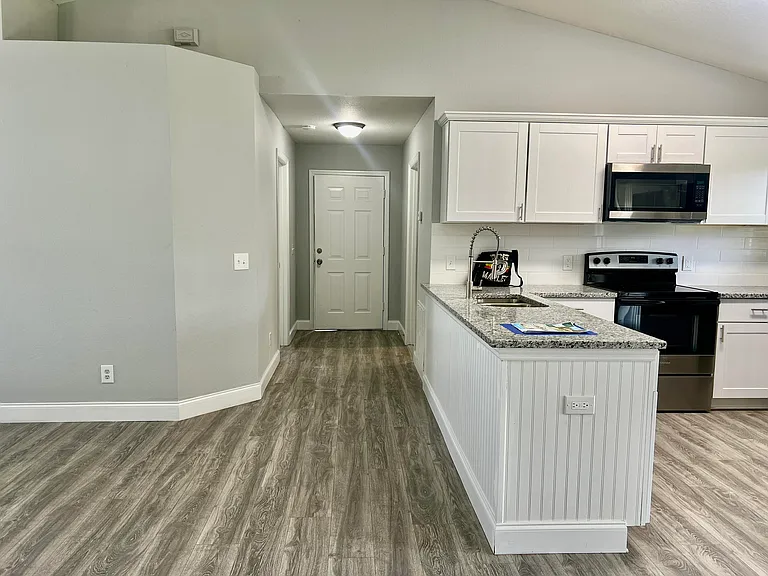 225 12th St SW — Photo 10