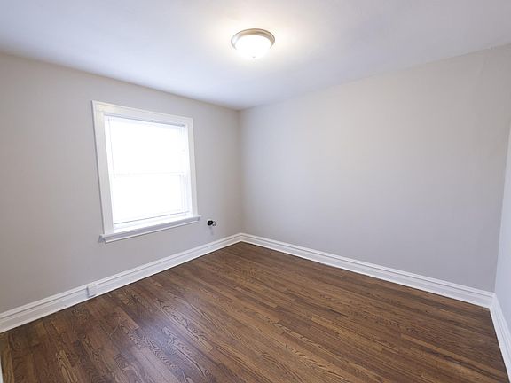 3rd image of 4929 Oleatha Ave APT 1E