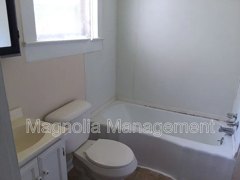 1835 Colonial Ave — Photo 3
