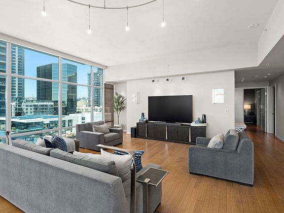 3rd image of 1262 Kettner Blvd #901