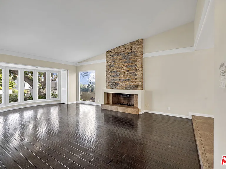 26572 Academy Dr — Photo 12
